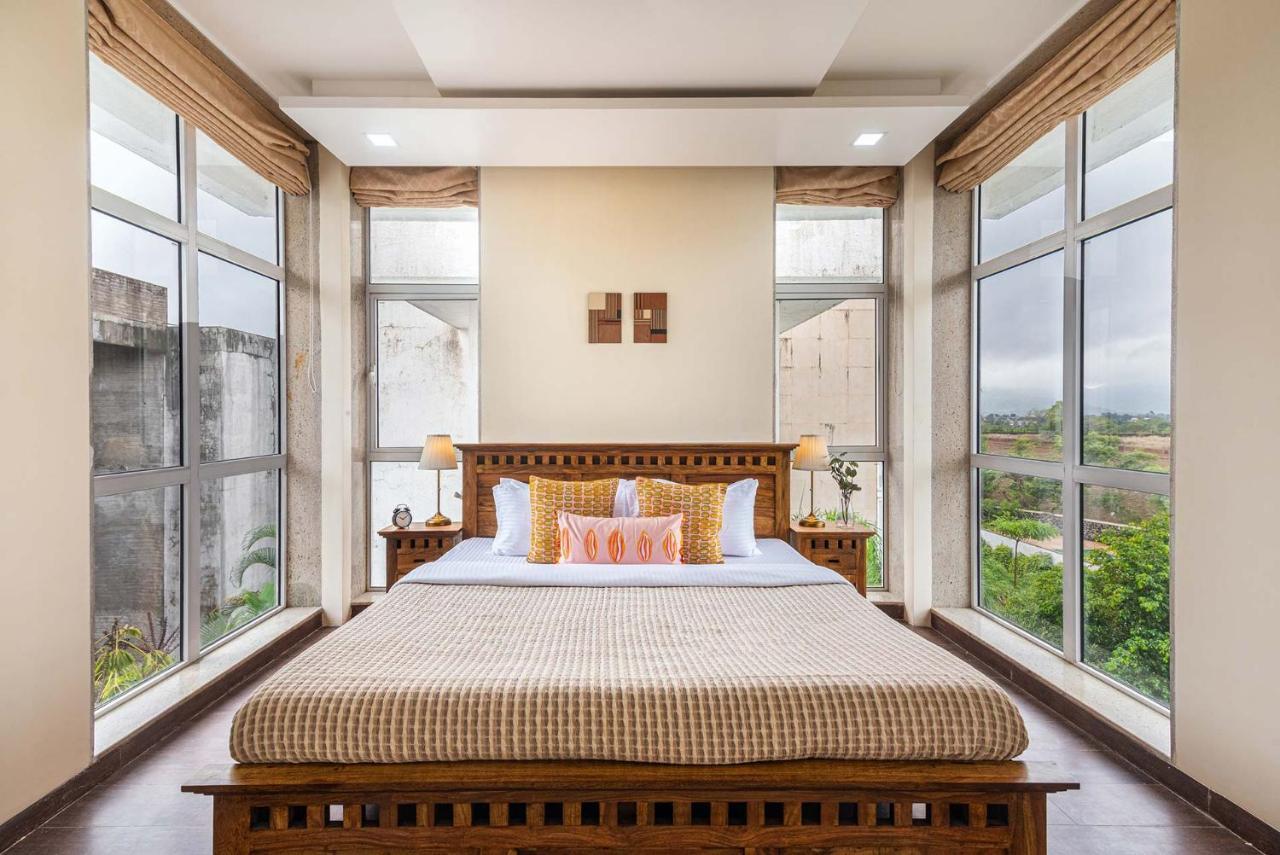 Sierra Skies By Stayvista - A Mountain-View Villa Featuring A Rooftop Swimming Pool, Jacuzzi, Turf, And A Gym For An Elevated Stay Lonavla Zewnętrze zdjęcie
