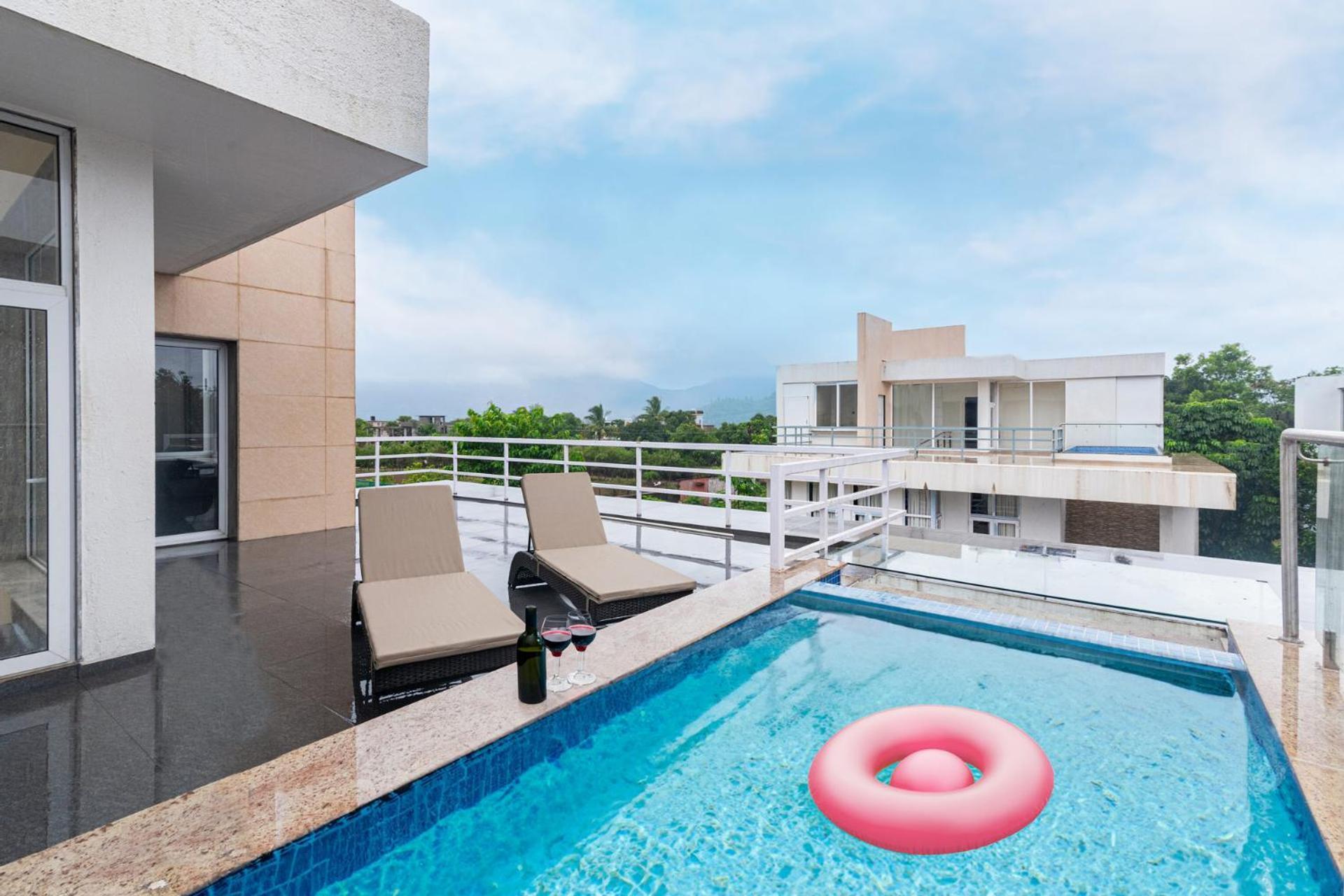 Sierra Skies By Stayvista - A Mountain-View Villa Featuring A Rooftop Swimming Pool, Jacuzzi, Turf, And A Gym For An Elevated Stay Lonavla Zewnętrze zdjęcie